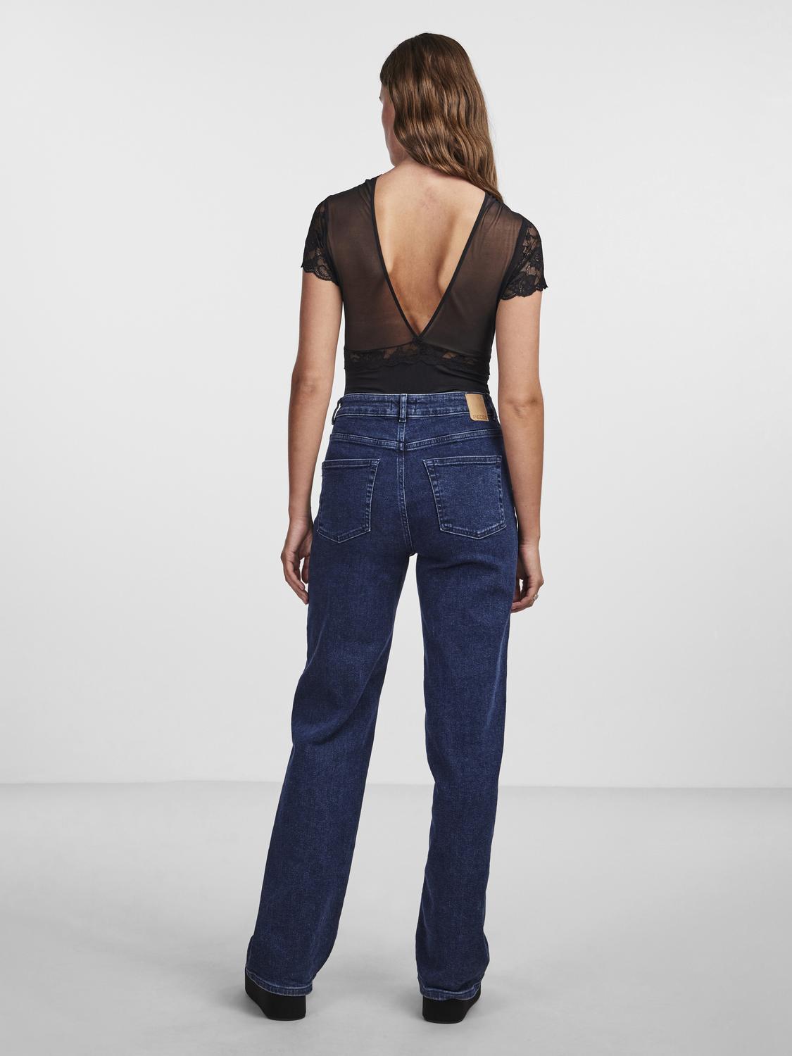 model_shot-back
