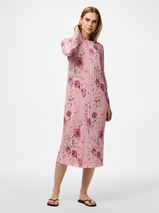 model_shot-front_full