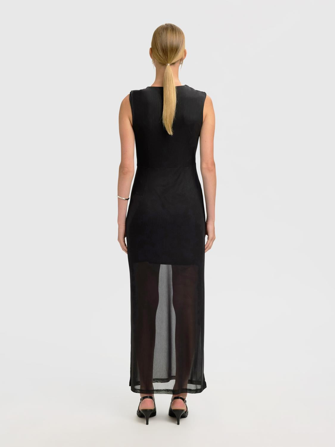 model_shot-back