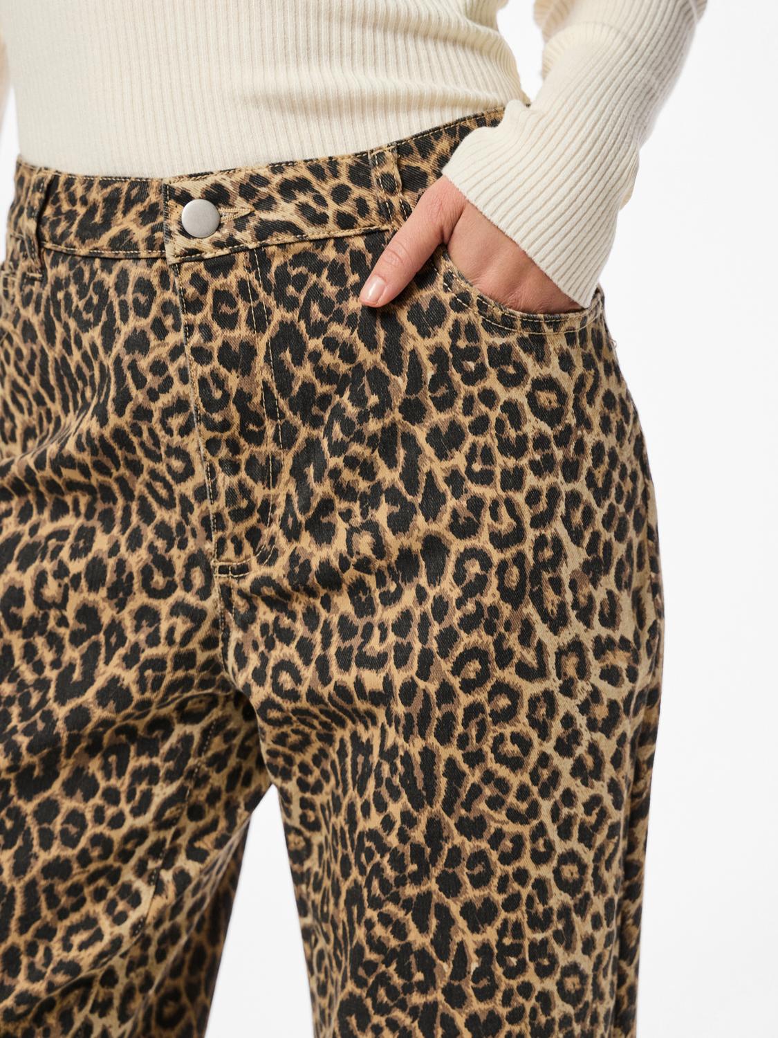 model_shot-detail