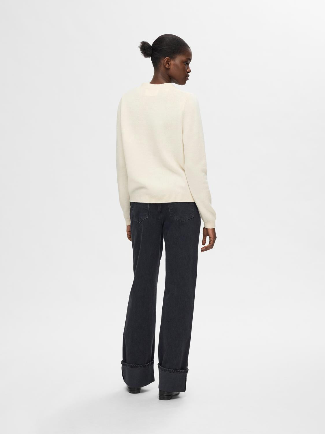 model_shot-back