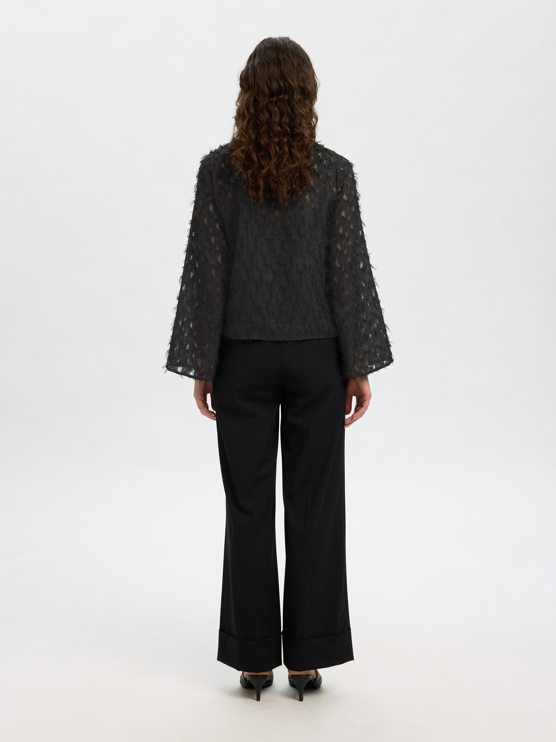 model_shot-back
