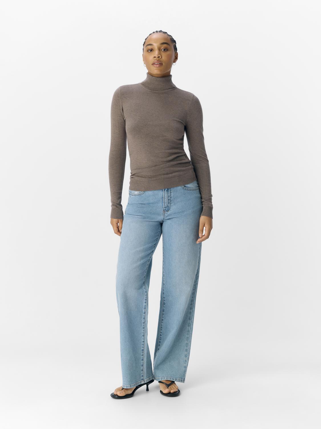 model_shot-front_full
