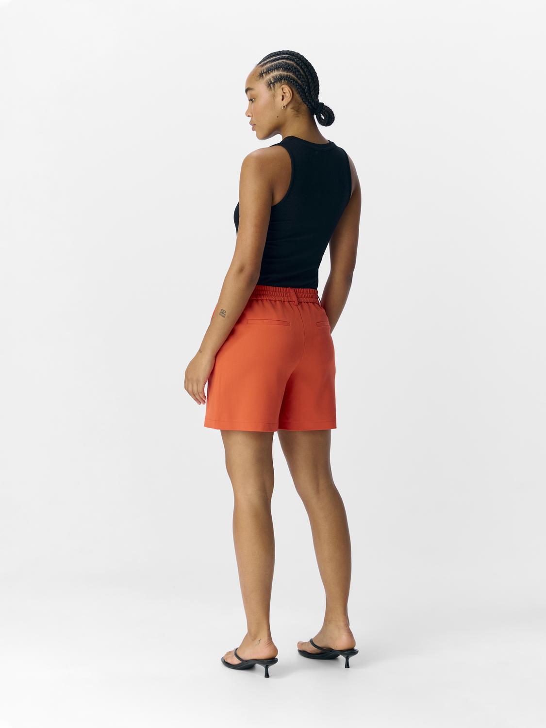 model_shot-back