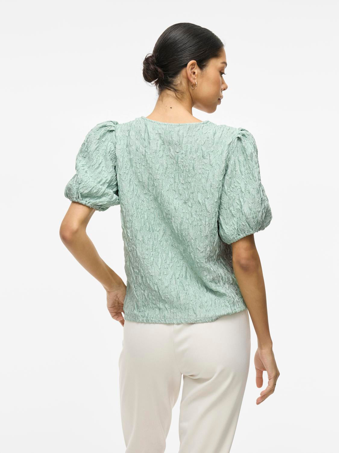 model_shot-back