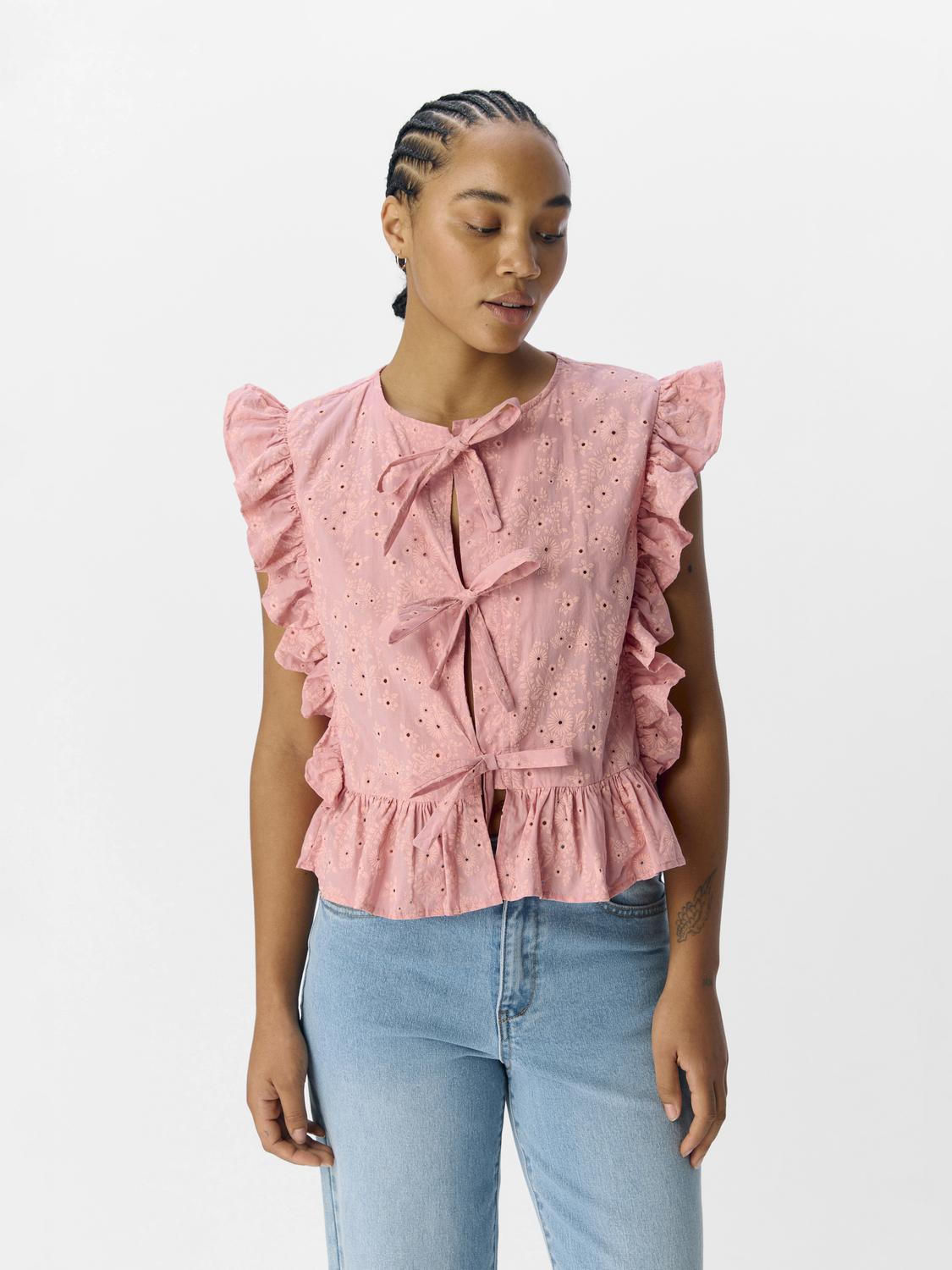 model_shot-front