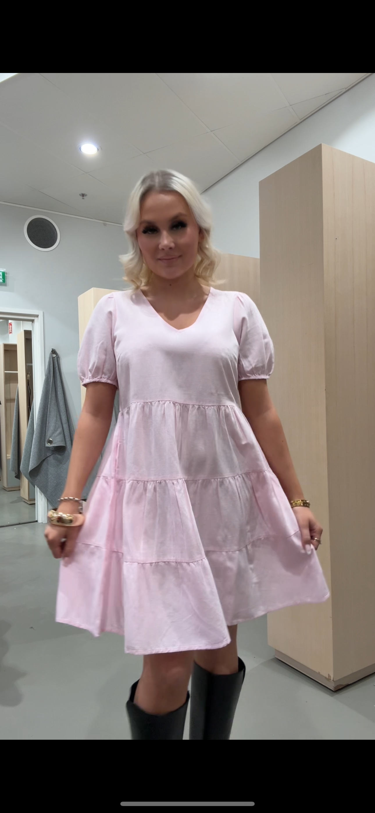 VIPRISILLA Short Dress - Cherry Blossom