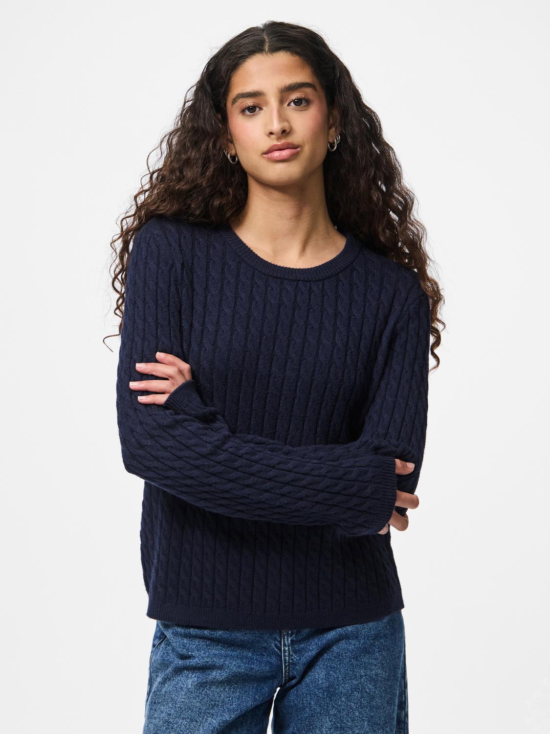 model_shot-front
