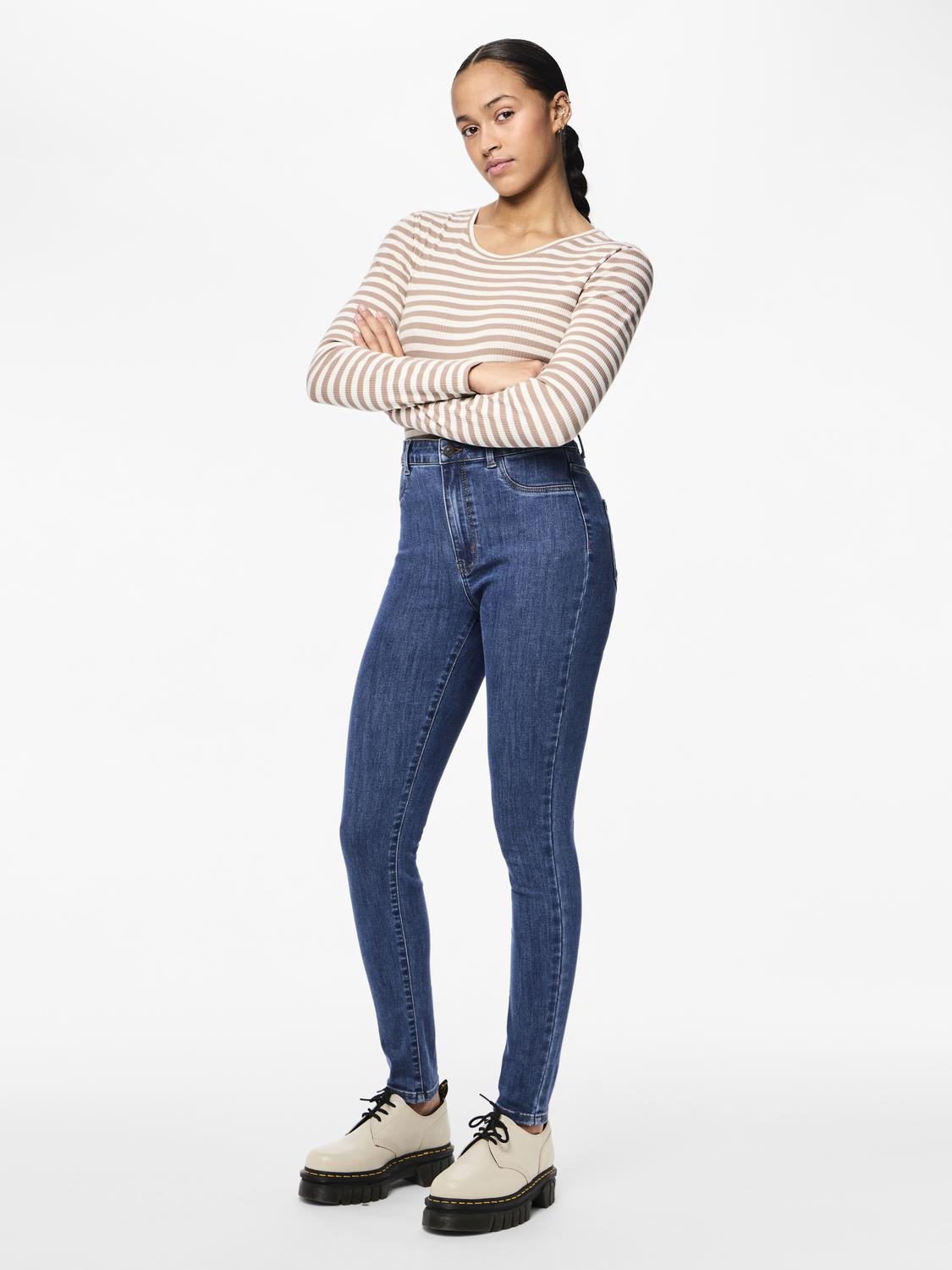 model_shot-front_full