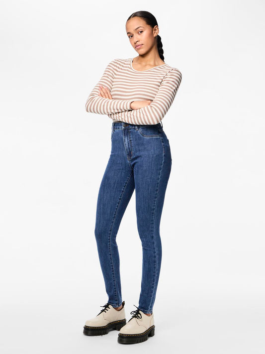 model_shot-front_full