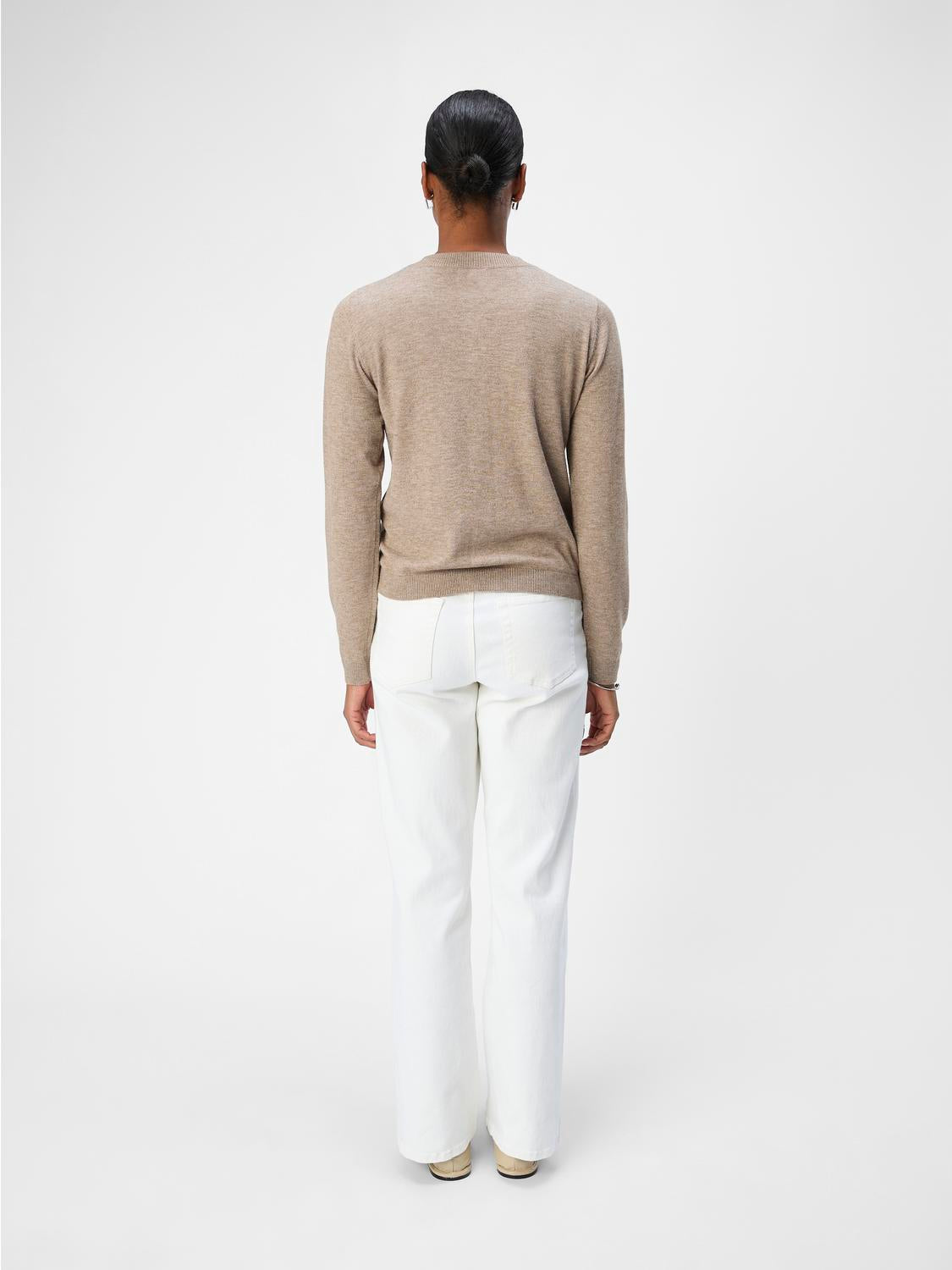 model_shot-back