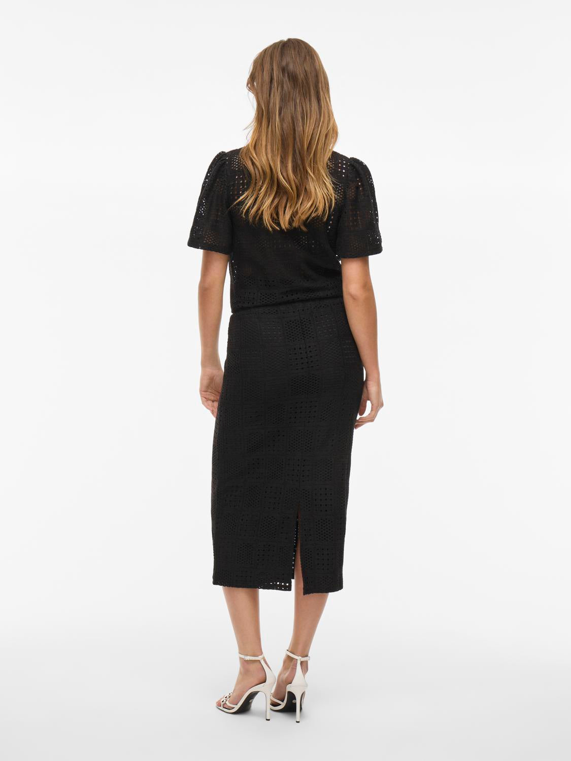 model_shot-back