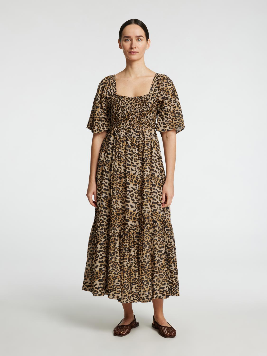 model_shot-front