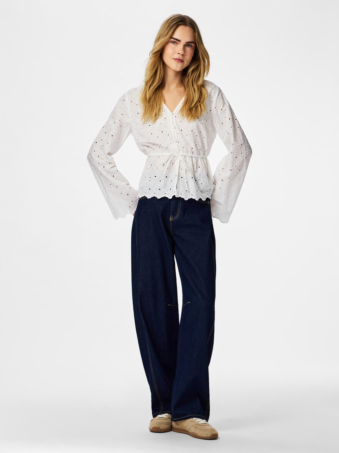 model_shot-front_full