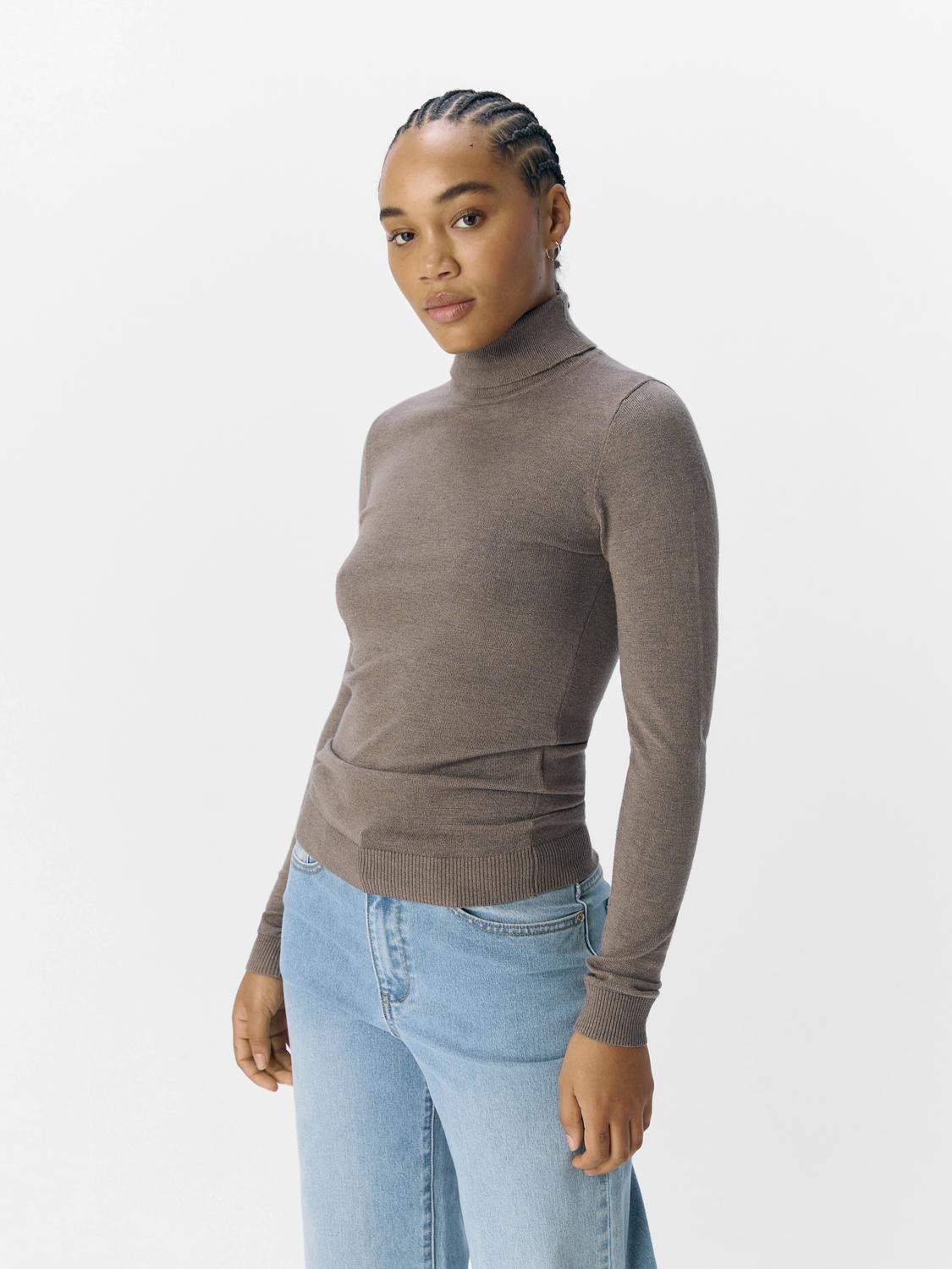 model_shot-front