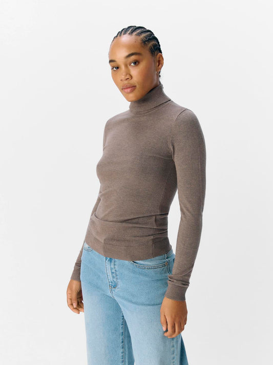 model_shot-front