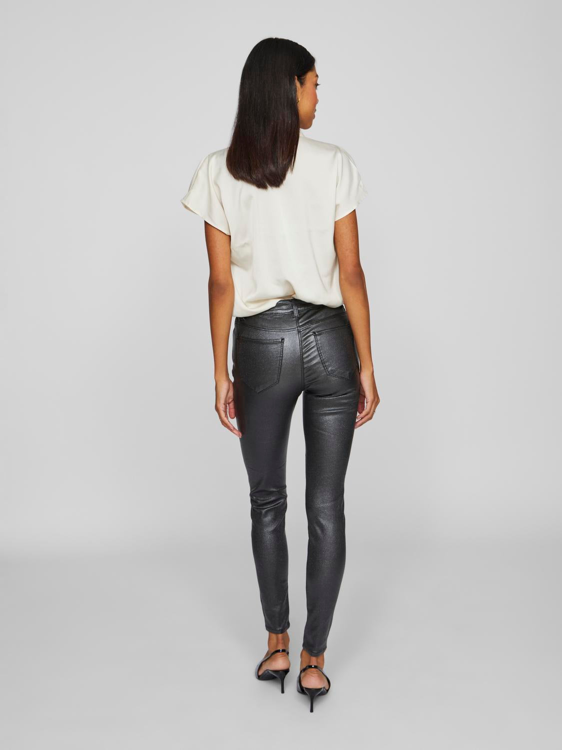 model_shot-back