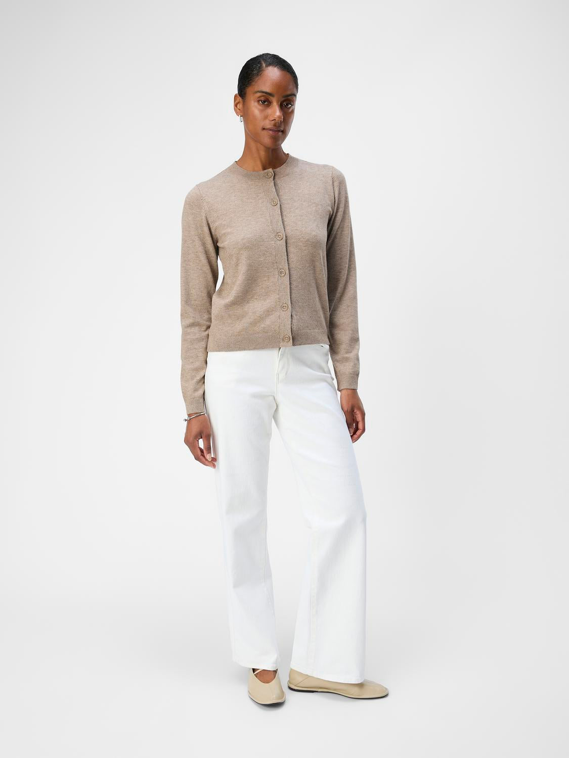 model_shot-front_full