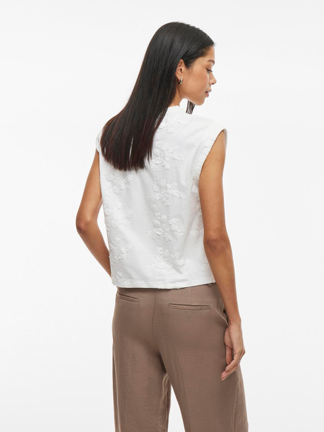 model_shot-back