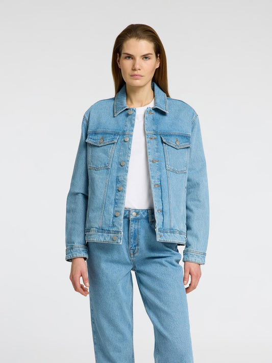 model_shot-front