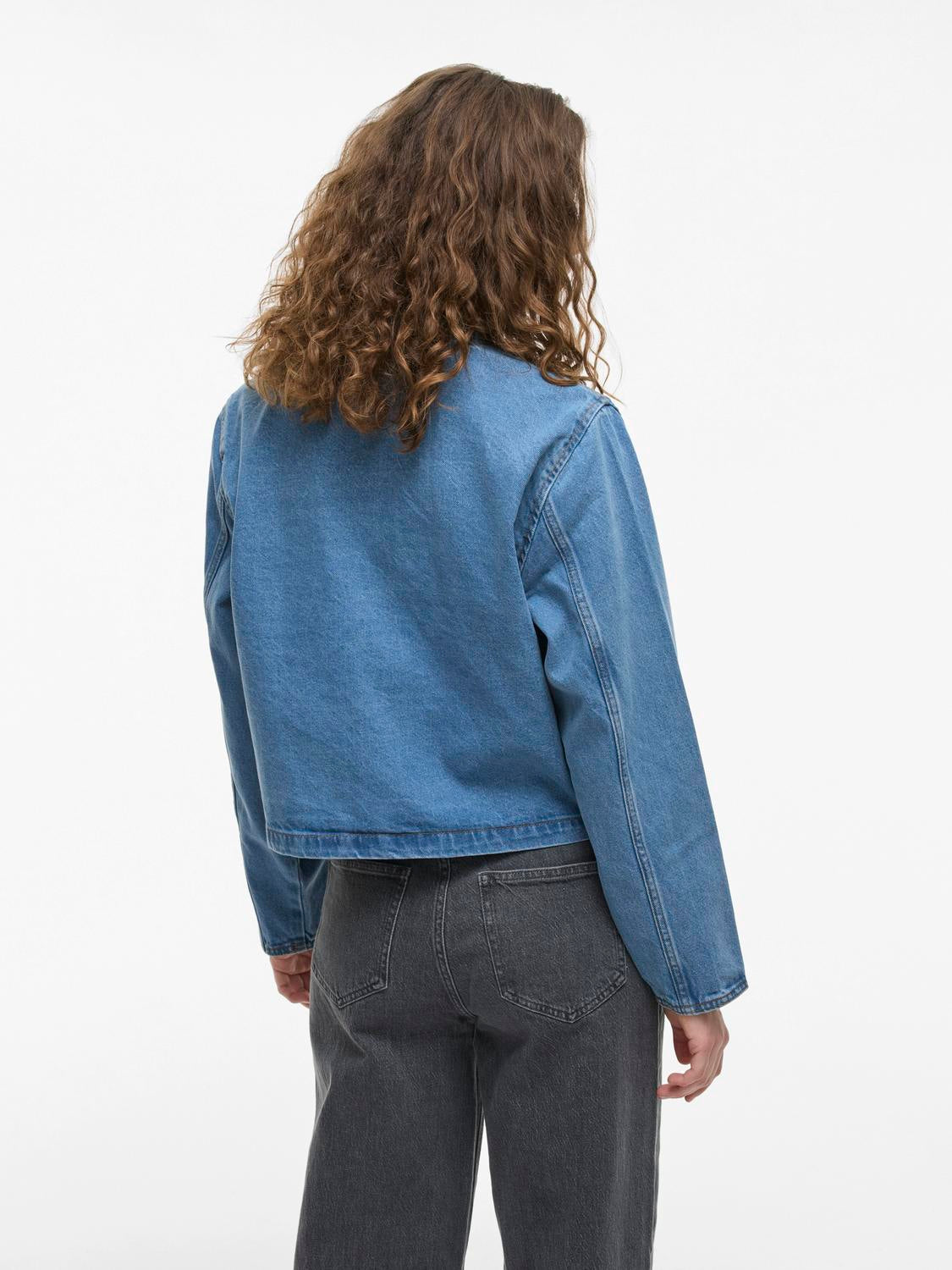 model_shot-back