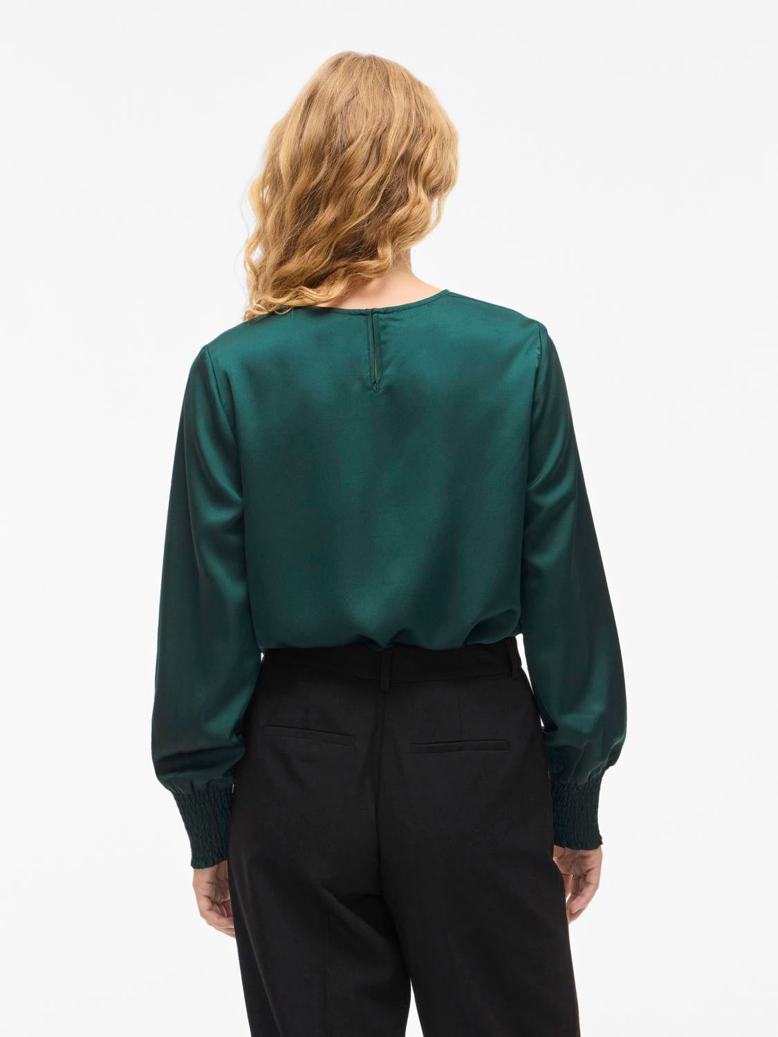 model_shot-back
