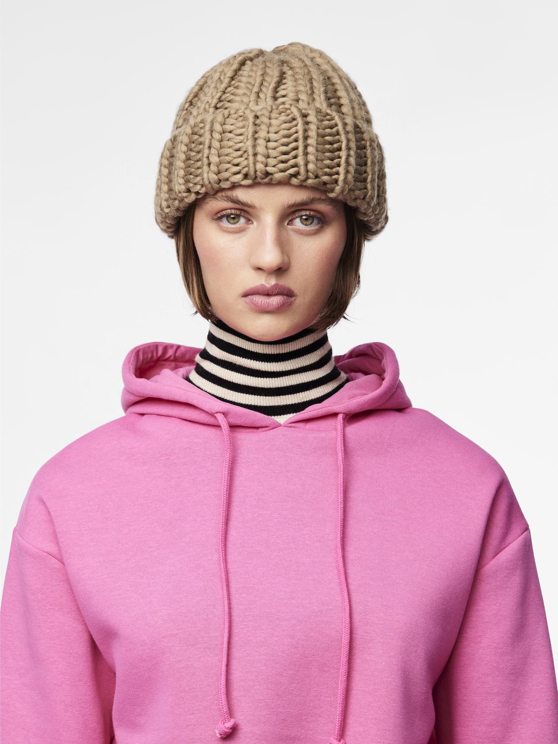 model_shot-front