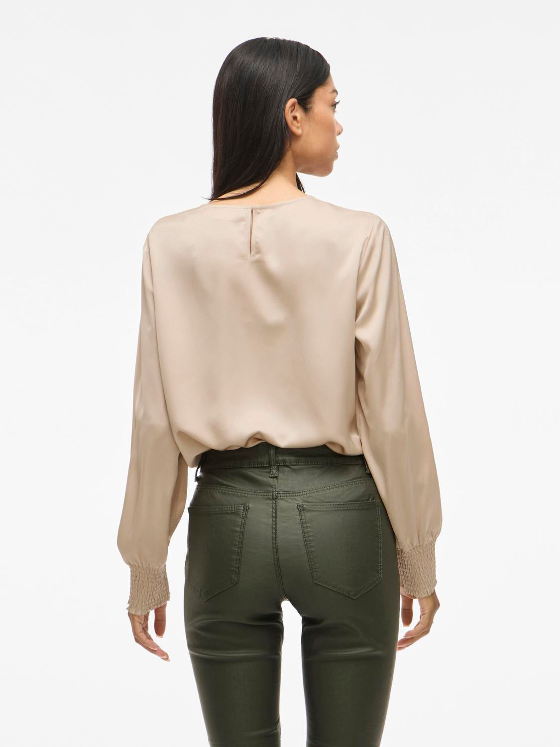 model_shot-back
