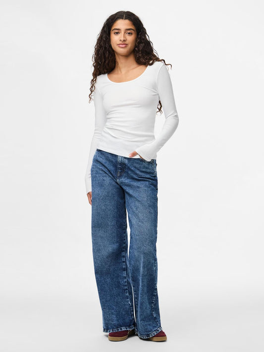 model_shot-front_full