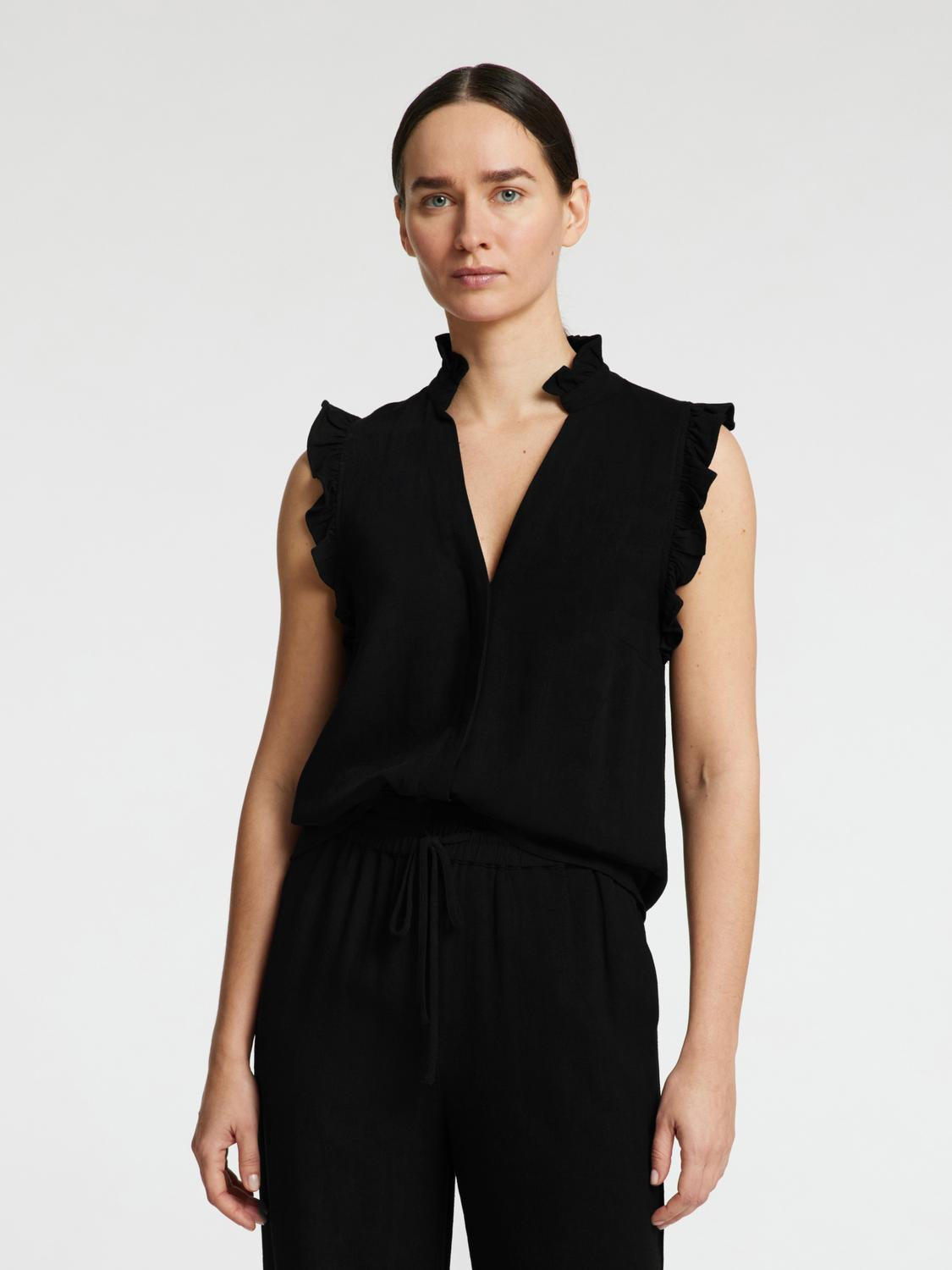 model_shot-front
