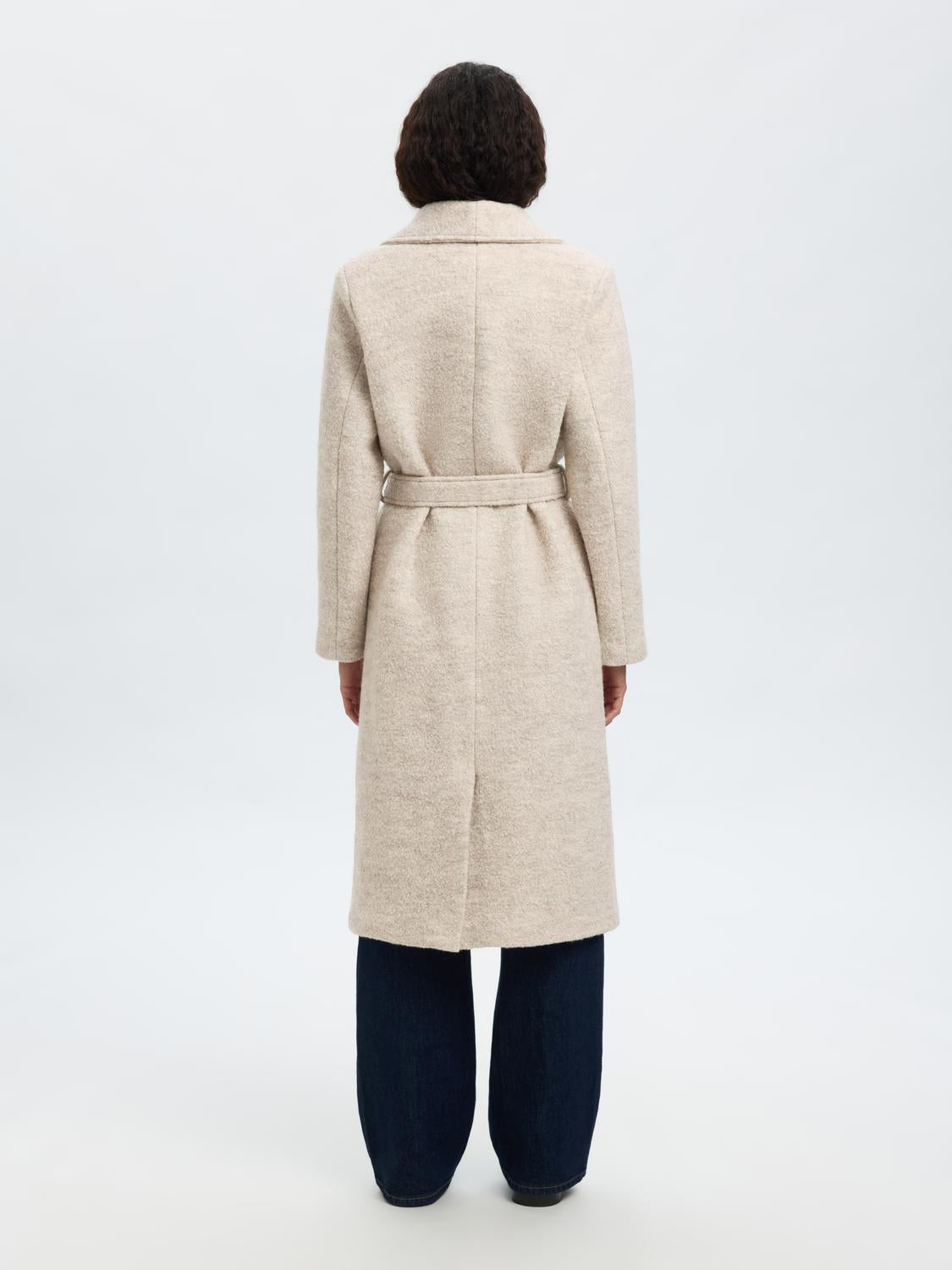 model_shot-back