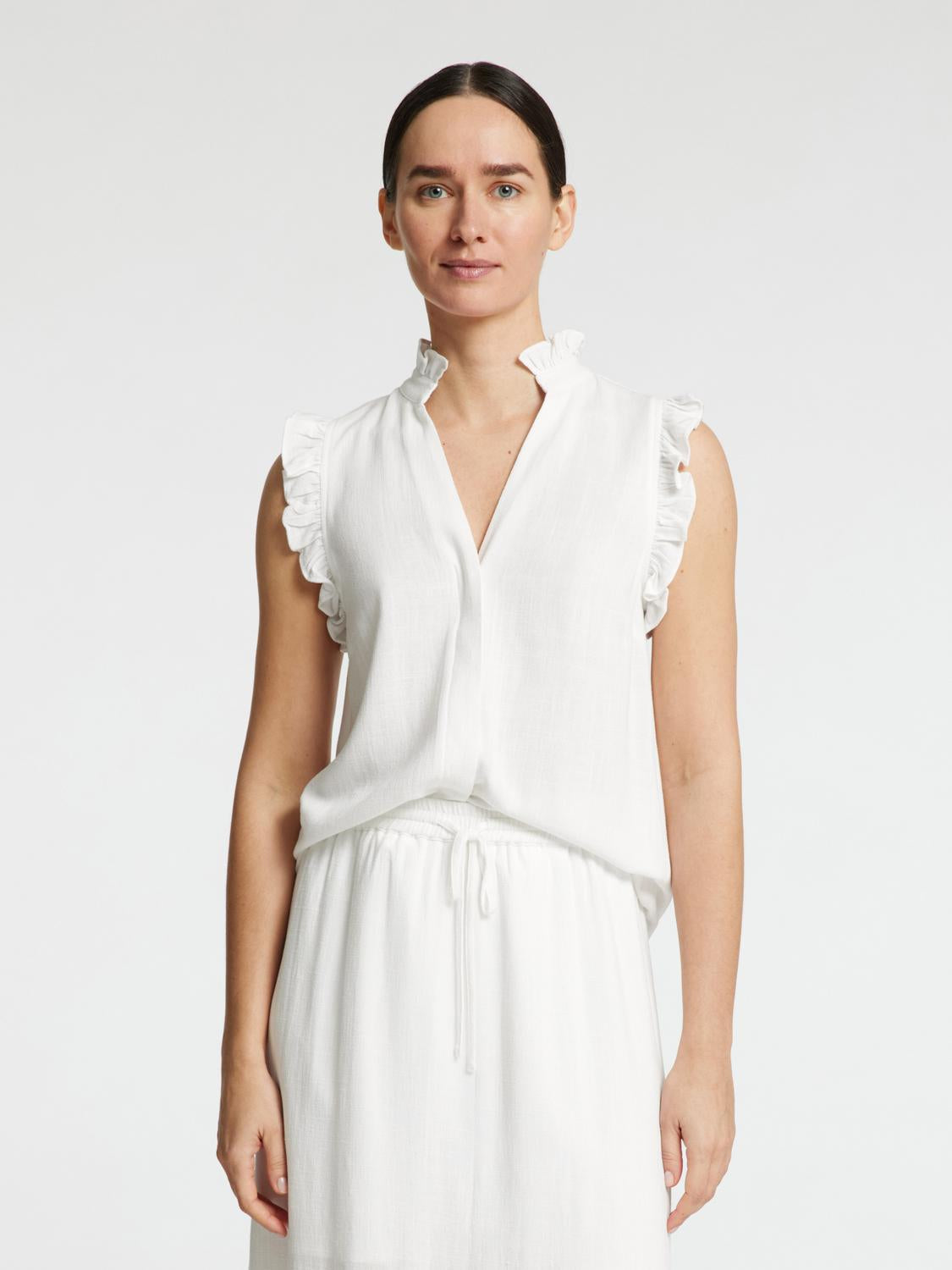 model_shot-front