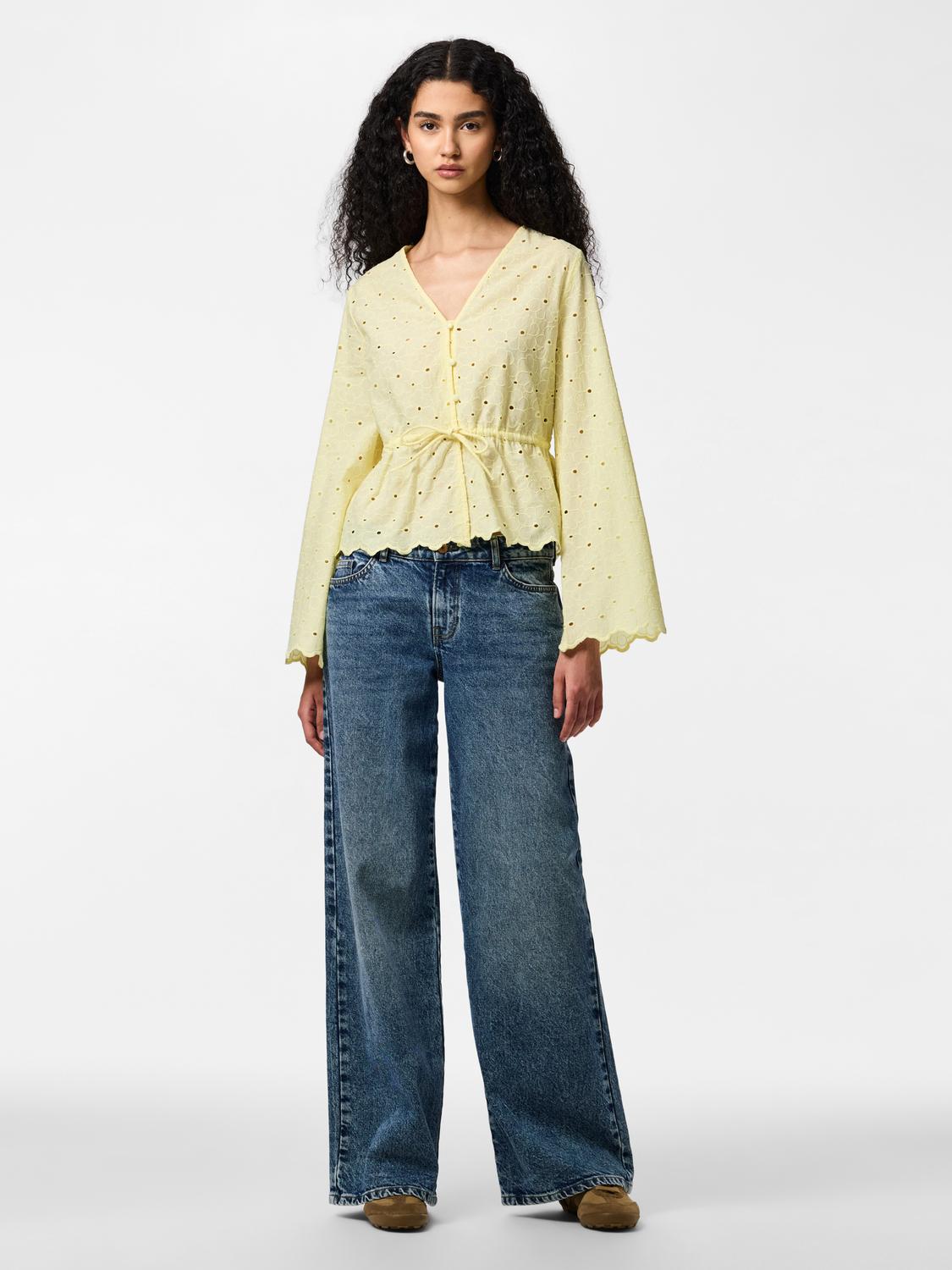 model_shot-front_full