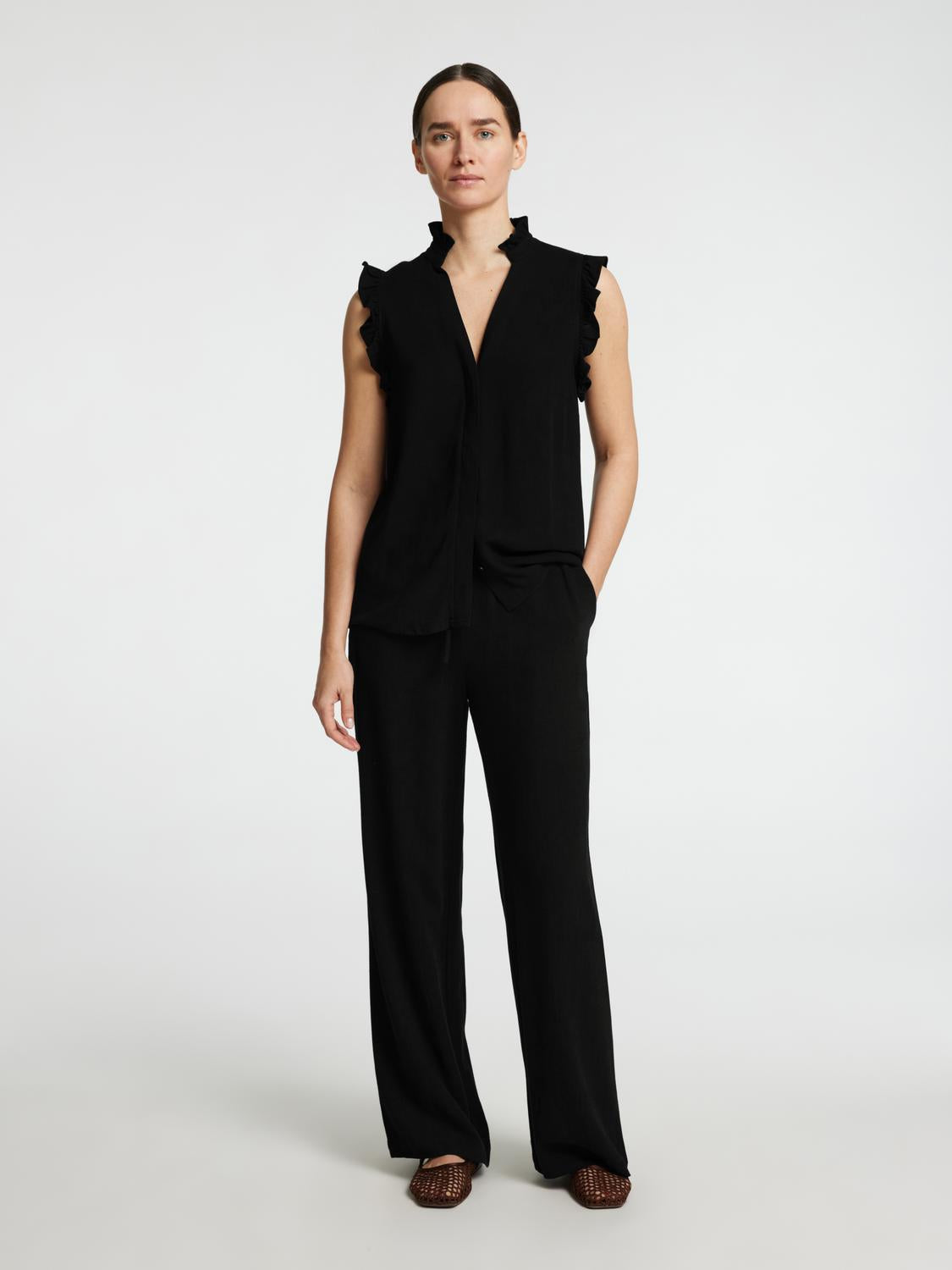model_shot-front_full