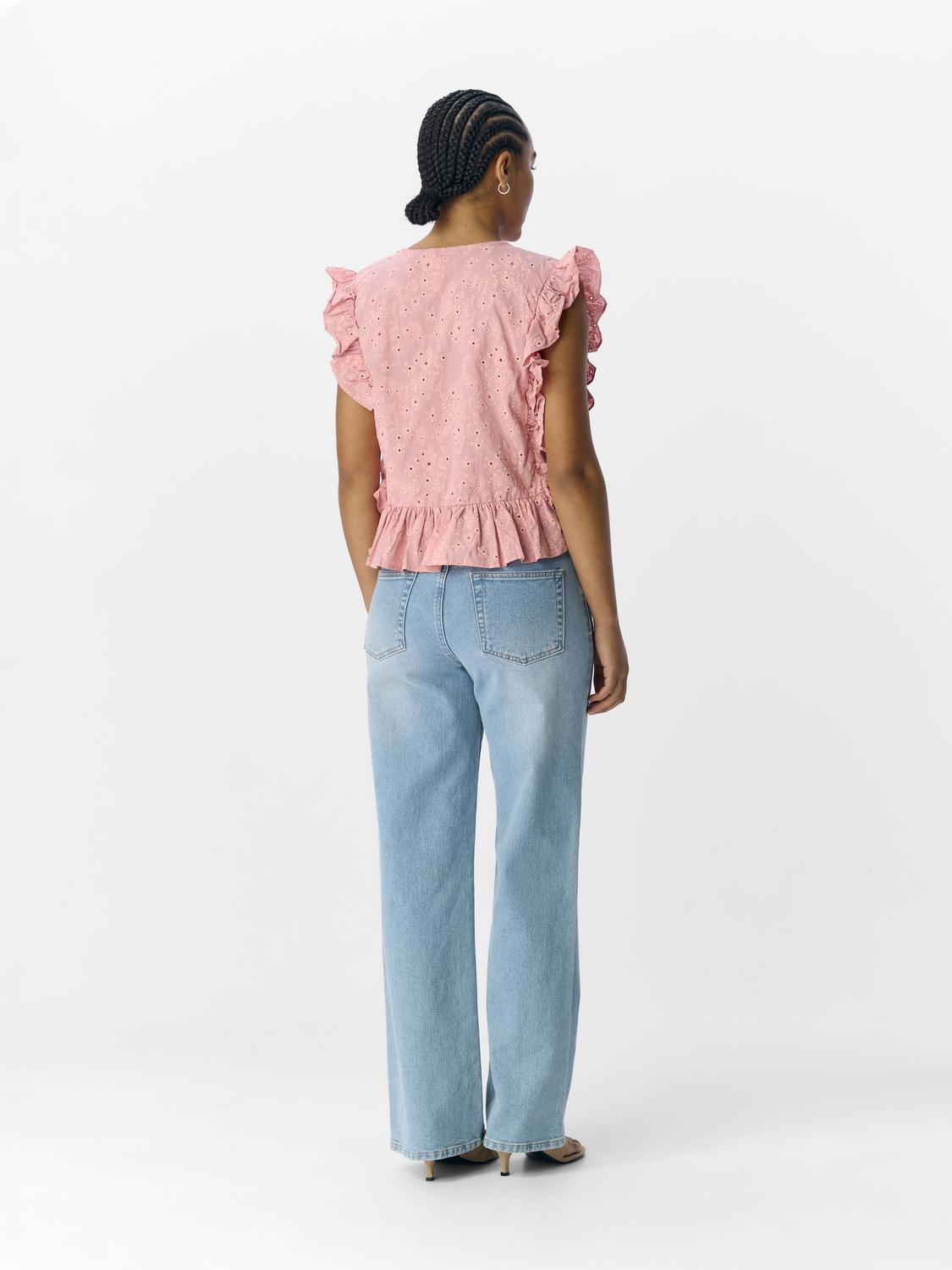 model_shot-back