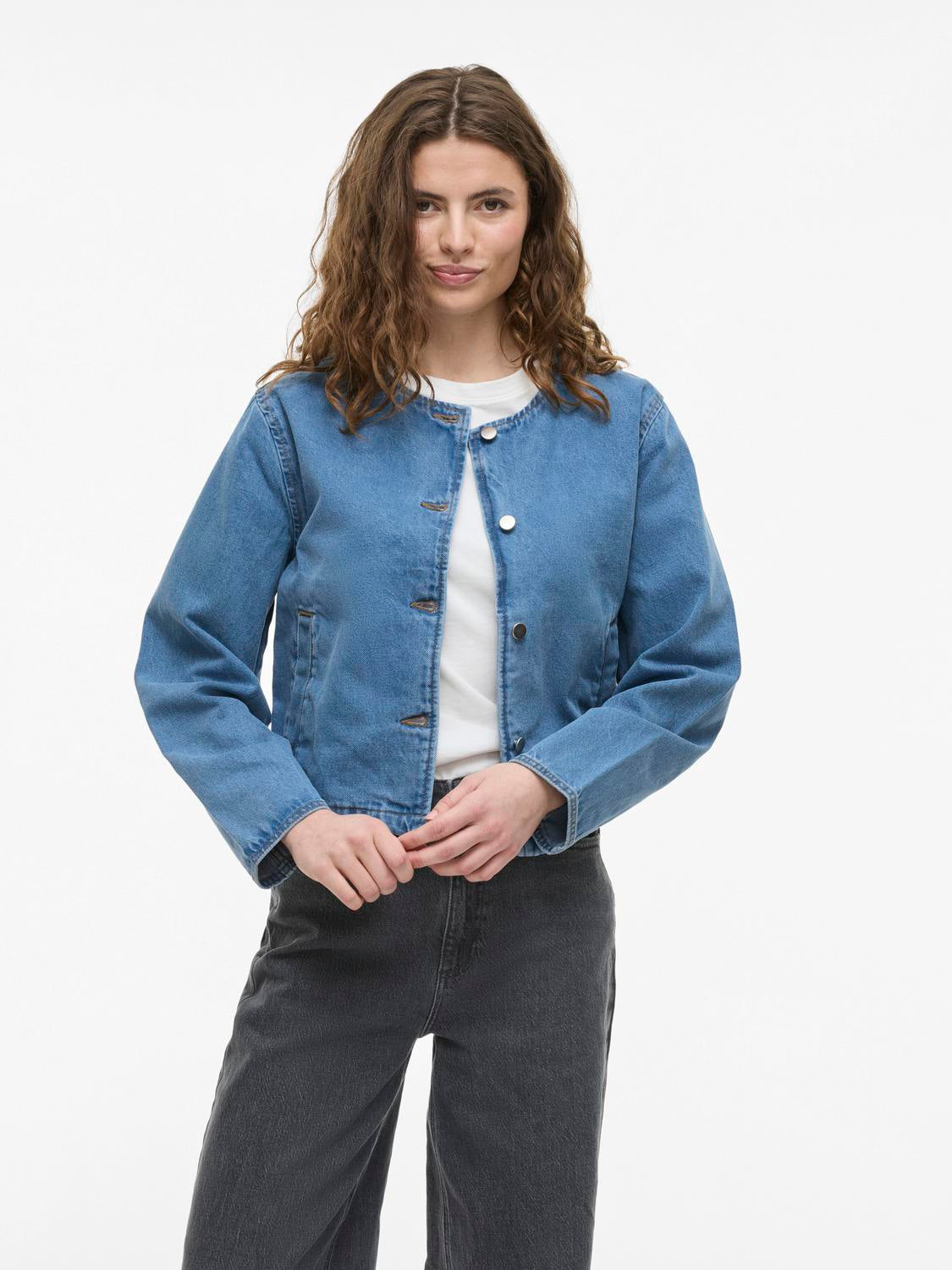 model_shot-front